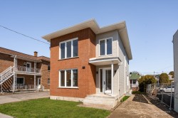 56 Rue St-Charles Sainte-Thérèse, QC J7E 2A8