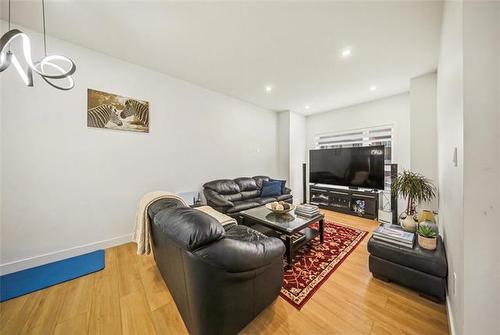 27 Indra Cr, Winnipeg, MB 