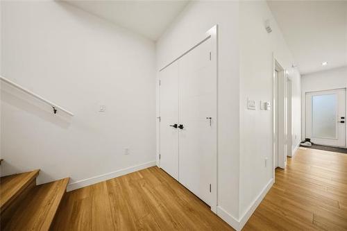 27 Indra Cr, Winnipeg, MB 