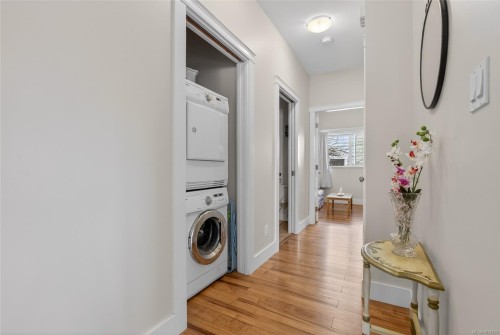 5992 Stonehaven Dr, Duncan, BC - Indoor Photo Showing Laundry Room