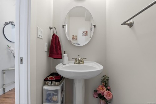 5992 Stonehaven Dr, Duncan, BC - Indoor Photo Showing Bathroom