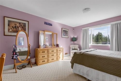 5992 Stonehaven Dr, Duncan, BC - Indoor Photo Showing Bedroom