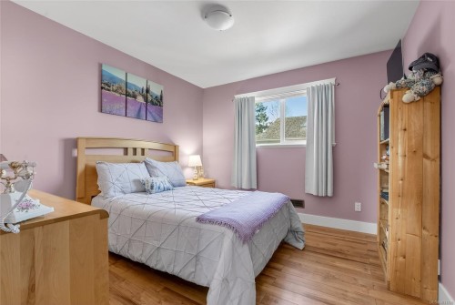 5992 Stonehaven Dr, Duncan, BC - Indoor Photo Showing Bedroom