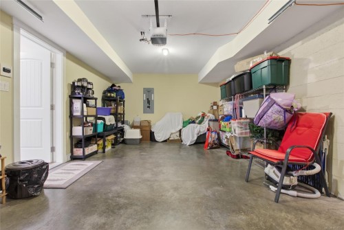 5992 Stonehaven Dr, Duncan, BC - Indoor