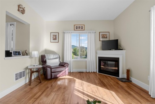 5992 Stonehaven Dr, Duncan, BC - Indoor Photo Showing Living Room With Fireplace