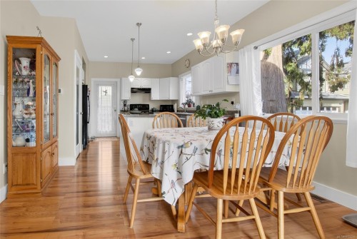 5992 Stonehaven Dr, Duncan, BC - Indoor Photo Showing Dining Room