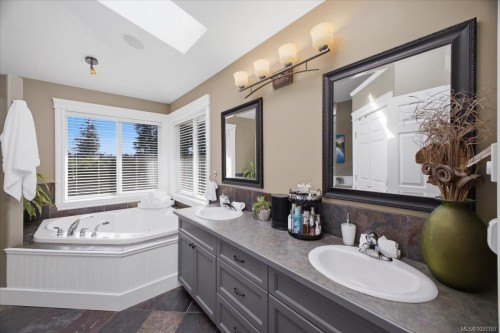 1971 Woodridge Rd, Nanaimo, BC 