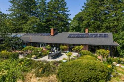 1996 Ferndale Rd Saanich, BC V8N 2Y6