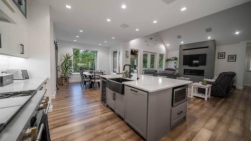 2106 Whistle Wood Way, Cranbrook, BC - Indoor Photo Showing Kitchen With Upgraded Kitchen