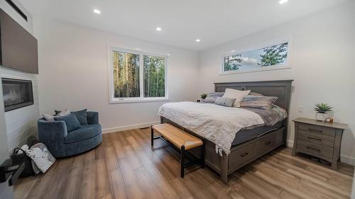 2106 Whistle Wood Way, Cranbrook, BC - Indoor Photo Showing Bedroom