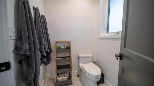 2106 Whistle Wood Way, Cranbrook, BC - Indoor Photo Showing Bathroom