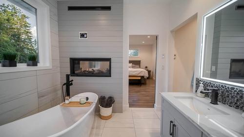 2106 Whistle Wood Way, Cranbrook, BC - Indoor Photo Showing Bathroom