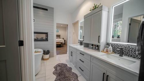 2106 Whistle Wood Way, Cranbrook, BC - Indoor Photo Showing Bathroom