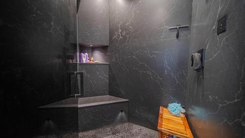 2106 Whistle Wood Way, Cranbrook, BC - Indoor Photo Showing Bathroom