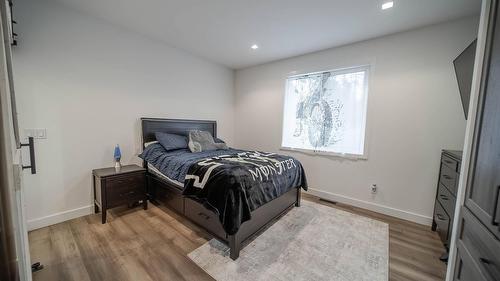 2106 Whistle Wood Way, Cranbrook, BC - Indoor Photo Showing Bedroom