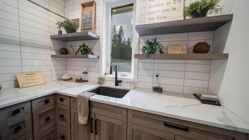 2106 Whistle Wood Way, Cranbrook, BC - Indoor Photo Showing Kitchen