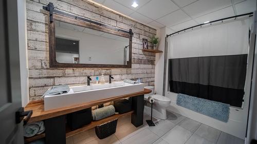 2106 Whistle Wood Way, Cranbrook, BC - Indoor Photo Showing Bathroom
