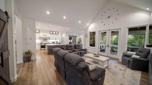 2106 Whistle Wood Way, Cranbrook, BC - Indoor Photo Showing Living Room