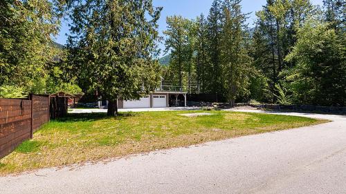 13488 Lakeshore Drive, Boswell, BC - Outdoor