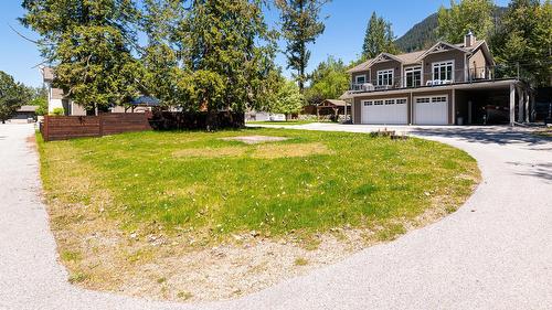 13488 Lakeshore Drive, Boswell, BC - Outdoor