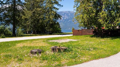 13488 Lakeshore Drive, Boswell, BC - Outdoor