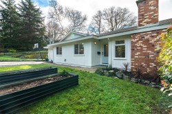 4285 Caen Rd Saanich, BC V8X 3S5