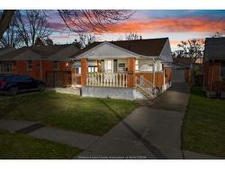 3891 VAUGHAN Street Windsor, ON N9C 1Z6