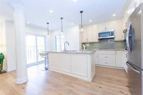 6141 Tenth Line W, Mississauga, ON - Indoor Photo Showing Kitchen With Upgraded Kitchen