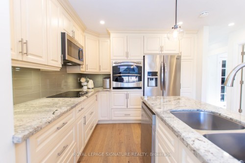 6141 Tenth Line W, Mississauga, ON - Indoor Photo Showing Kitchen With Stainless Steel Kitchen With Double Sink With Upgraded Kitchen