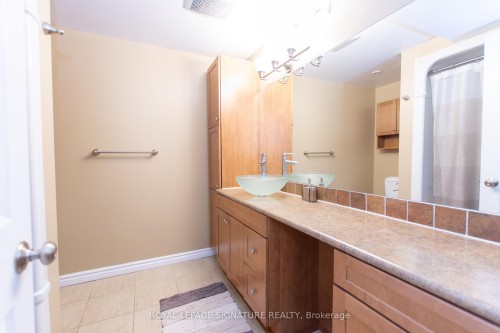 6141 Tenth Line W, Mississauga, ON - Indoor Photo Showing Bathroom