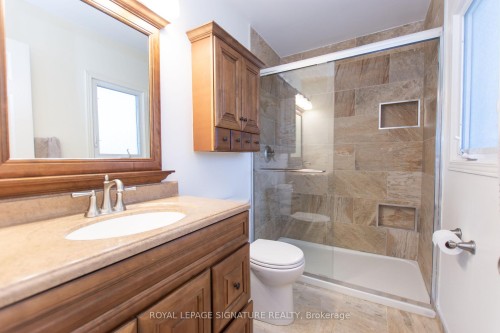 6141 Tenth Line W, Mississauga, ON - Indoor Photo Showing Bathroom