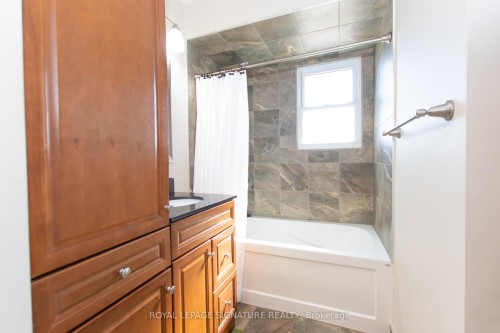 6141 Tenth Line W, Mississauga, ON - Indoor Photo Showing Bathroom