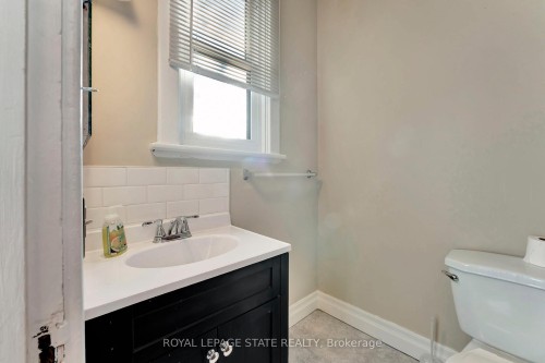 70 Belview Avenue, Hamilton, ON - Indoor Photo Showing Bathroom