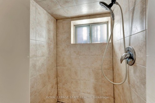 70 Belview Avenue, Hamilton, ON - Indoor Photo Showing Bathroom