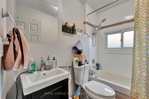 70 Belview Avenue, Hamilton, ON - Indoor Photo Showing Bathroom