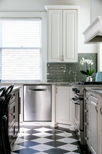 3 Turner Avenue, Hamilton, ON - Indoor Photo Showing Kitchen With Upgraded Kitchen