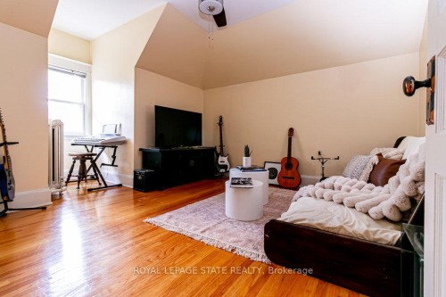 3 Turner Avenue, Hamilton, ON - Indoor Photo Showing Living Room