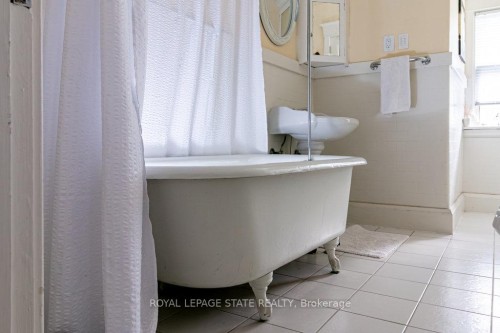 3 Turner Avenue, Hamilton, ON - Indoor Photo Showing Bathroom