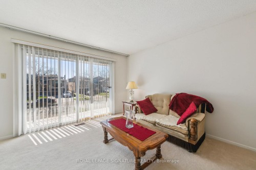 1613 Lewes Way, Mississauga, ON - Indoor Photo Showing Living Room