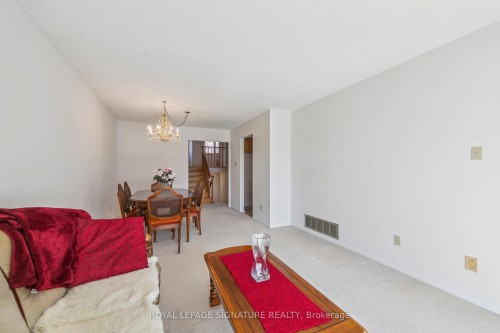 1613 Lewes Way, Mississauga, ON - Indoor Photo Showing Living Room