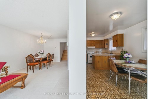 1613 Lewes Way, Mississauga, ON - Indoor Photo Showing Dining Room