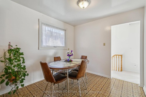 1613 Lewes Way, Mississauga, ON - Indoor Photo Showing Dining Room