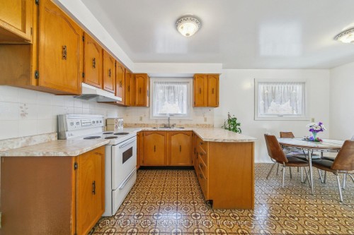 1613 Lewes Way, Mississauga, ON - Indoor Photo Showing Kitchen