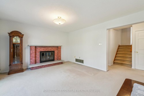 1613 Lewes Way, Mississauga, ON - Indoor Photo Showing Living Room With Fireplace