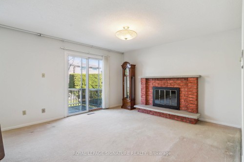 1613 Lewes Way, Mississauga, ON - Indoor Photo Showing Living Room With Fireplace