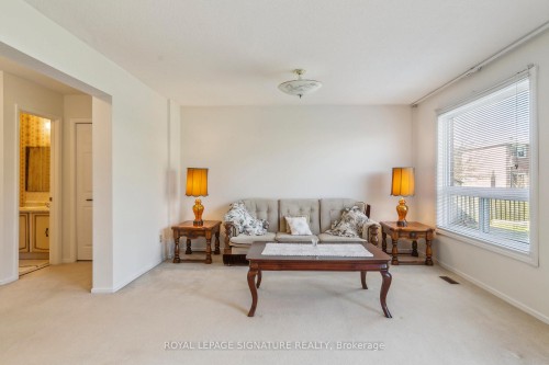 1613 Lewes Way, Mississauga, ON - Indoor Photo Showing Living Room
