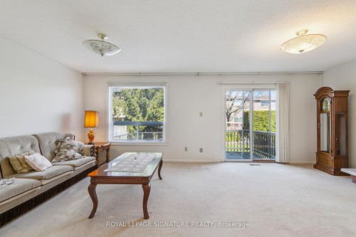 1613 Lewes Way, Mississauga, ON - Indoor Photo Showing Living Room