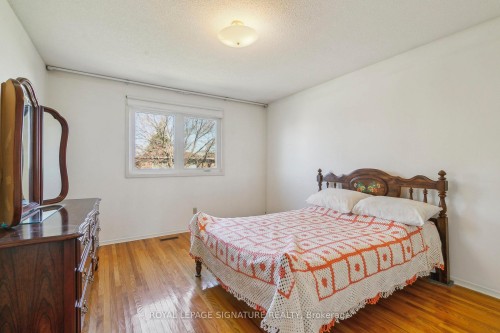 1613 Lewes Way, Mississauga, ON - Indoor Photo Showing Bedroom