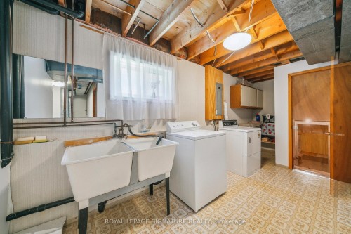 1613 Lewes Way, Mississauga, ON - Indoor Photo Showing Laundry Room