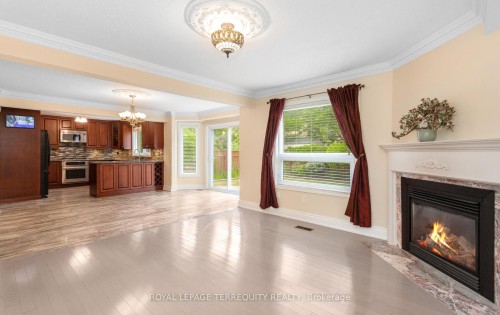 5839 Fieldon Road, Mississauga, ON - Indoor Photo Showing Living Room With Fireplace